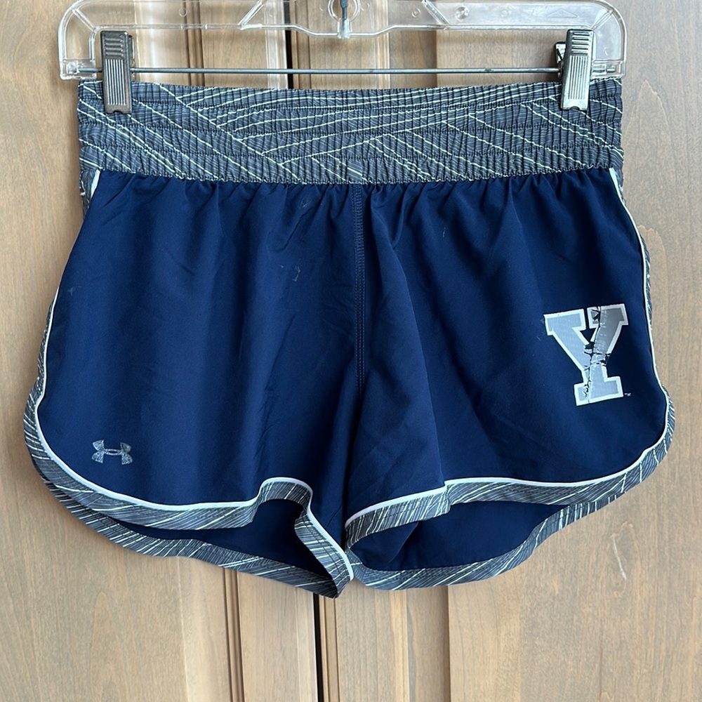 Yale University Under Armour logo athletic heat gear dolphin split hem shorts